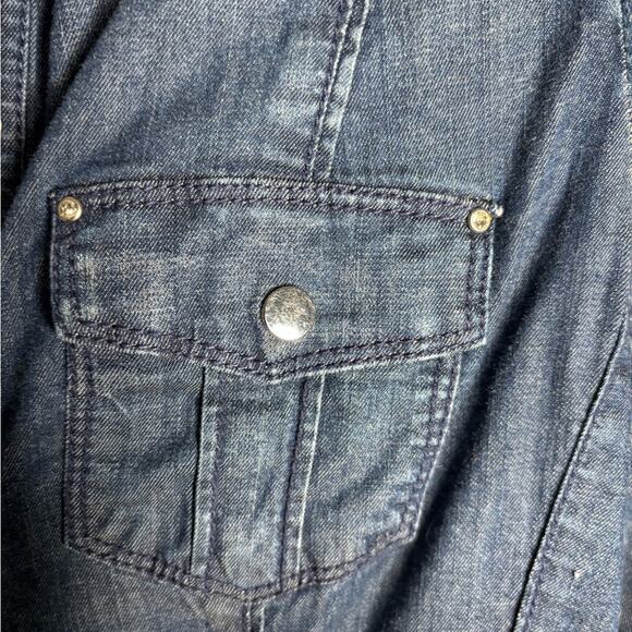 White House Black Market Dark Wash Denim Top With Snap Front and Pockets Size 2 - Picture 5 of 7